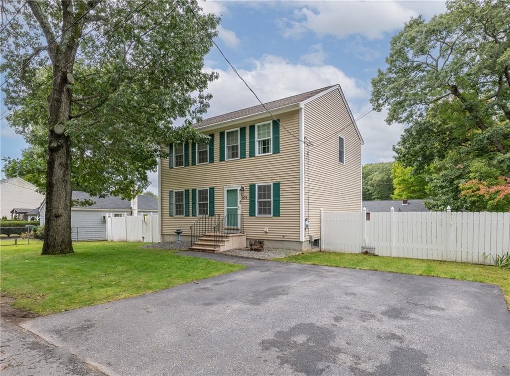 Single Family Residence at 109 Pinnery Avenue, Warwick, photo 25 of 26
