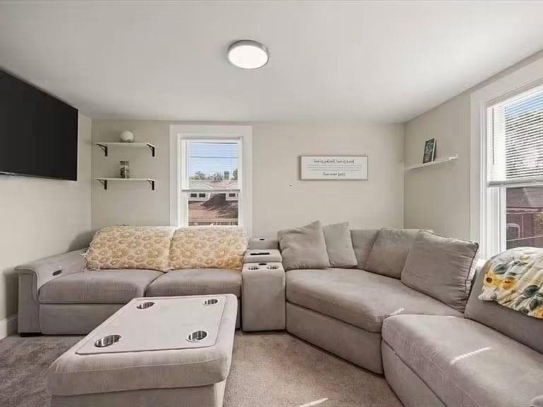 Single Family Residence at 1381 Cohannet Street, Taunton, photo 5 of 11