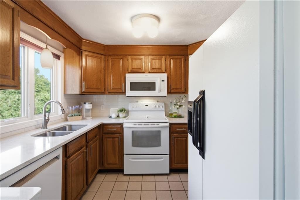 Condominium at 16 Scenery Lane, Johnston, photo 13 of 31