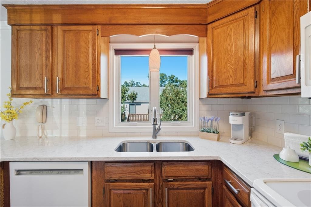 Condominium at 16 Scenery Lane, Johnston, photo 12 of 31