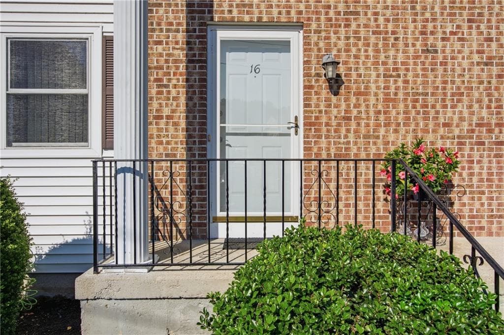 Condominium at 16 Scenery Lane, Johnston, photo 3 of 31