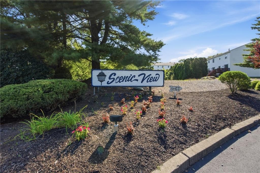 Condominium at 16 Scenery Lane, Johnston, photo 5 of 31