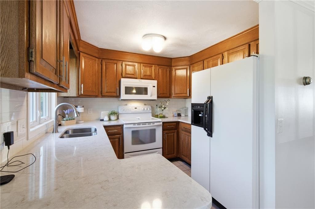 Condominium at 16 Scenery Lane, Johnston, photo 11 of 31