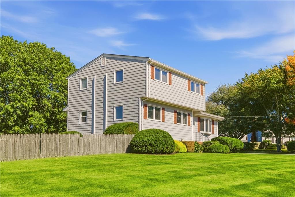Single Family Residence at 31 REDWOOD Road, Portsmouth, photo 2 of 50