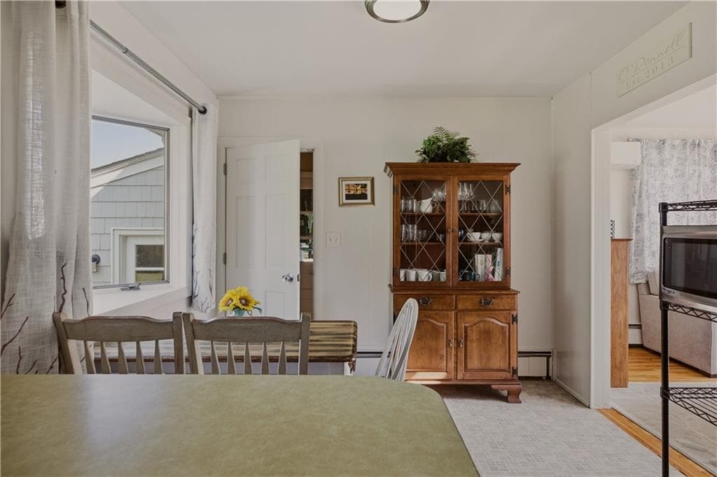 Single Family Residence at 31 REDWOOD Road, Portsmouth, photo 17 of 50