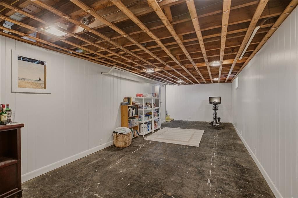 Single Family Residence at 31 REDWOOD Road, Portsmouth, photo 47 of 50