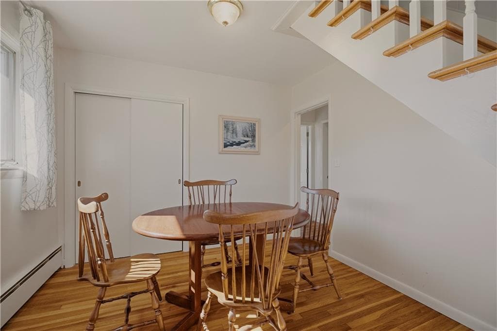 Single Family Residence at 31 REDWOOD Road, Portsmouth, photo 10 of 50