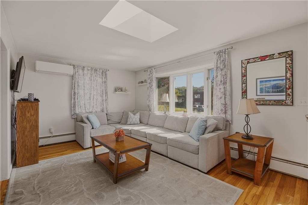 Single Family Residence at 31 REDWOOD Road, Portsmouth, photo 14 of 50