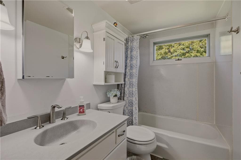 Single Family Residence at 31 REDWOOD Road, Portsmouth, photo 41 of 50