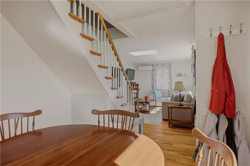 Single Family Residence at 31 REDWOOD Road, Portsmouth, photo 11 of 50