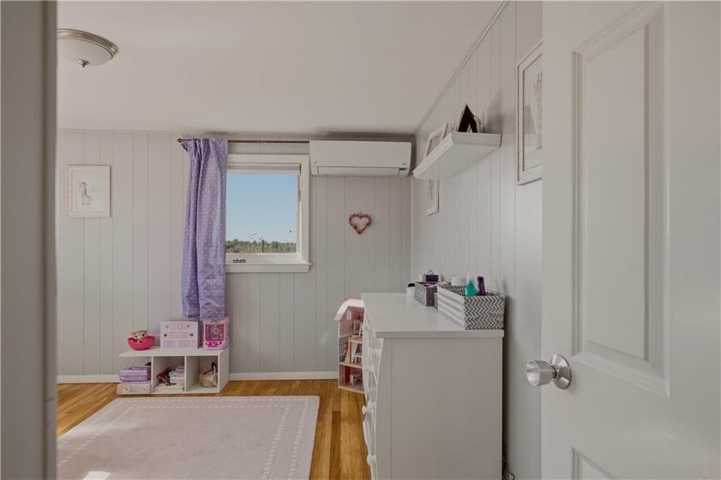 Single Family Residence at 31 REDWOOD Road, Portsmouth, photo 31 of 50
