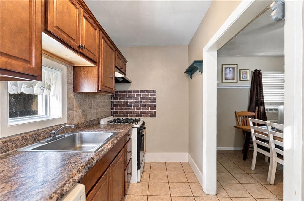 Single Family Residence at 33 What Cheer Avenue, Providence, photo 16 of 26