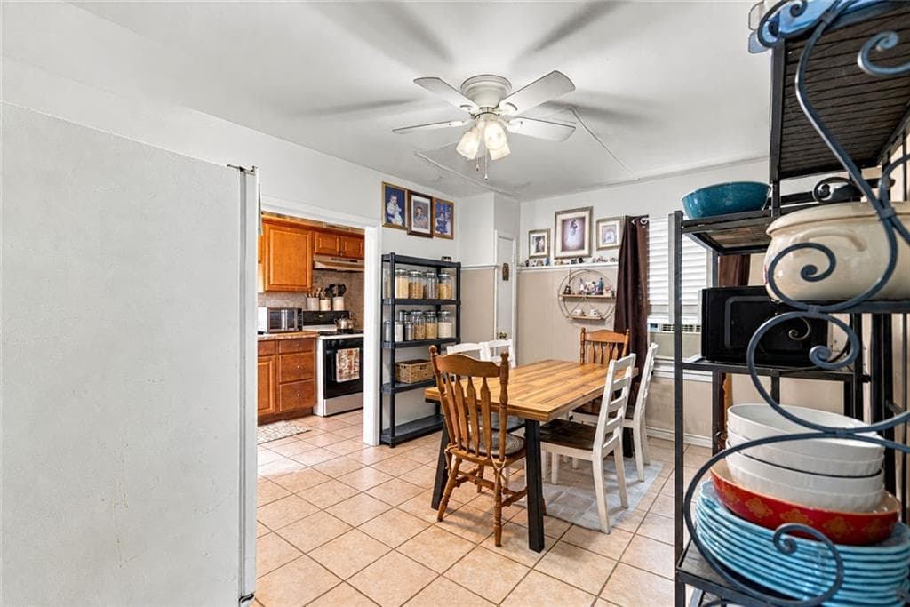 Single Family Residence at 33 What Cheer Avenue, Providence, photo 12 of 26
