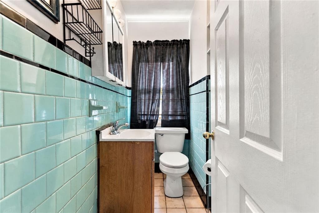 Single Family Residence at 33 What Cheer Avenue, Providence, photo 18 of 26