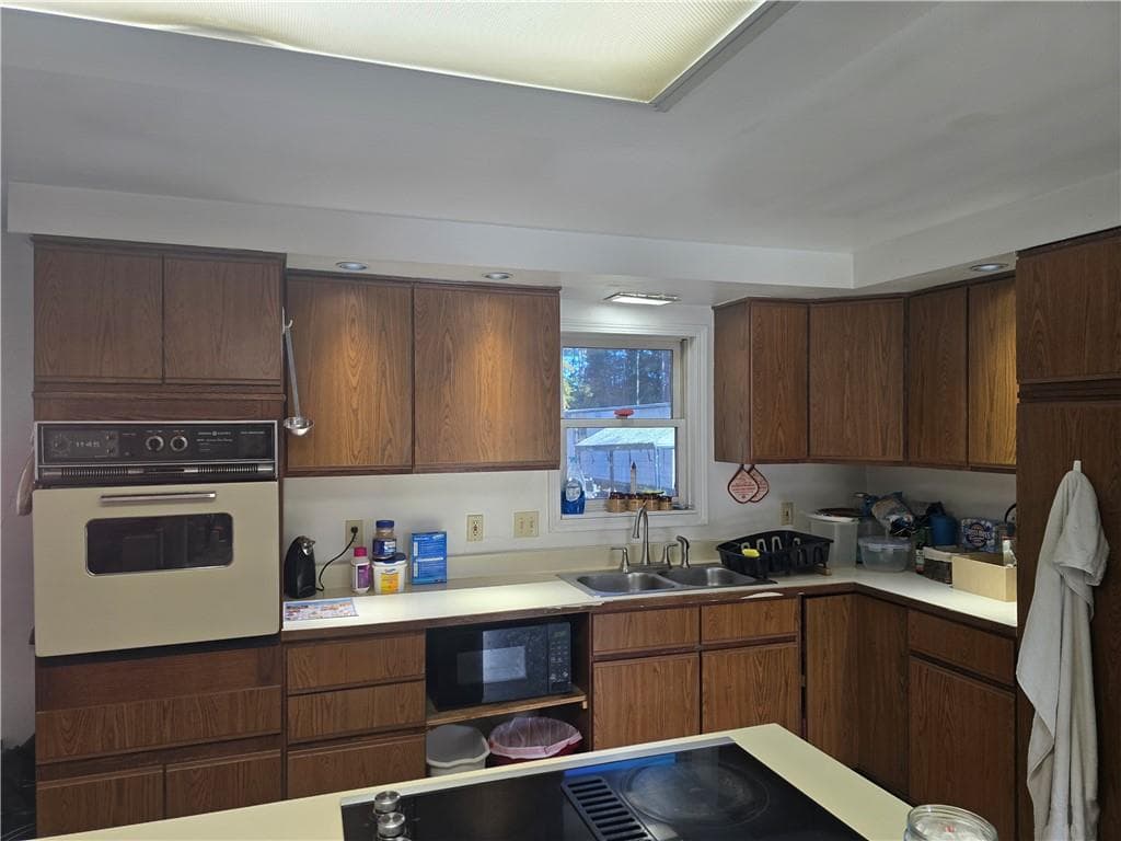 Single Family Residence at 13 Woodville Road, Richmond, photo 18 of 24