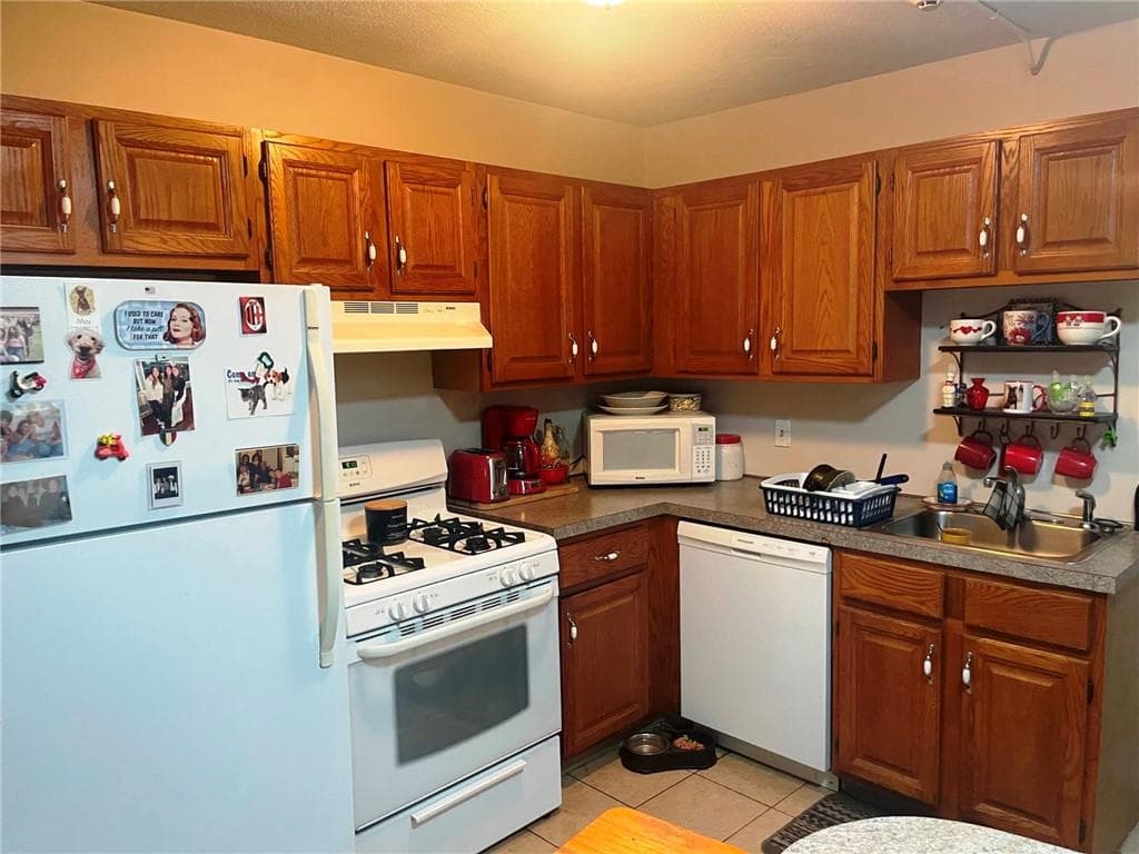 Condominium at 10 East Street UNIT 108, Cranston, photo 3 of 13