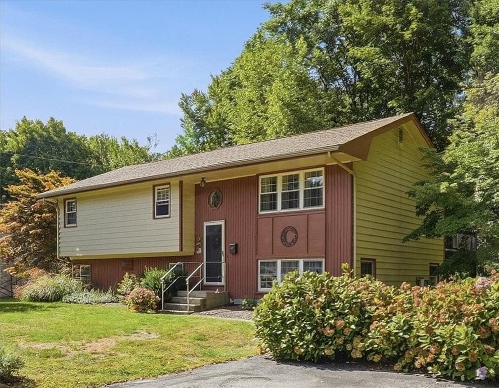 Single Family Residence at 5 Julien Street, Smithfield, photo 4 of 48