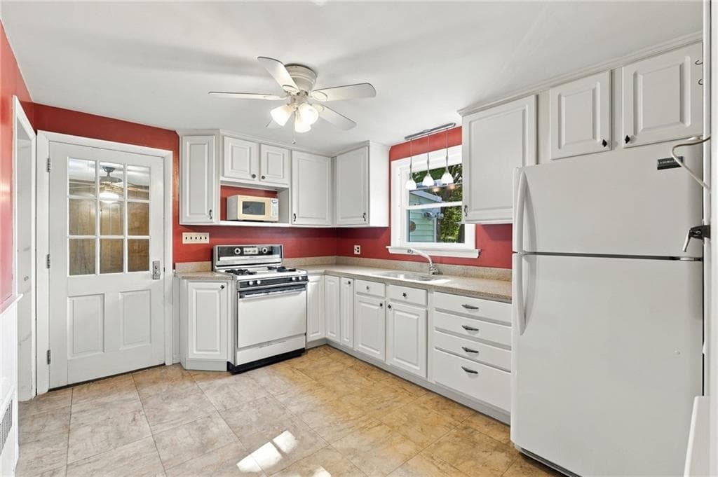 Single Family Residence at 143 Dorr Avenue, East Providence, photo 6 of 29