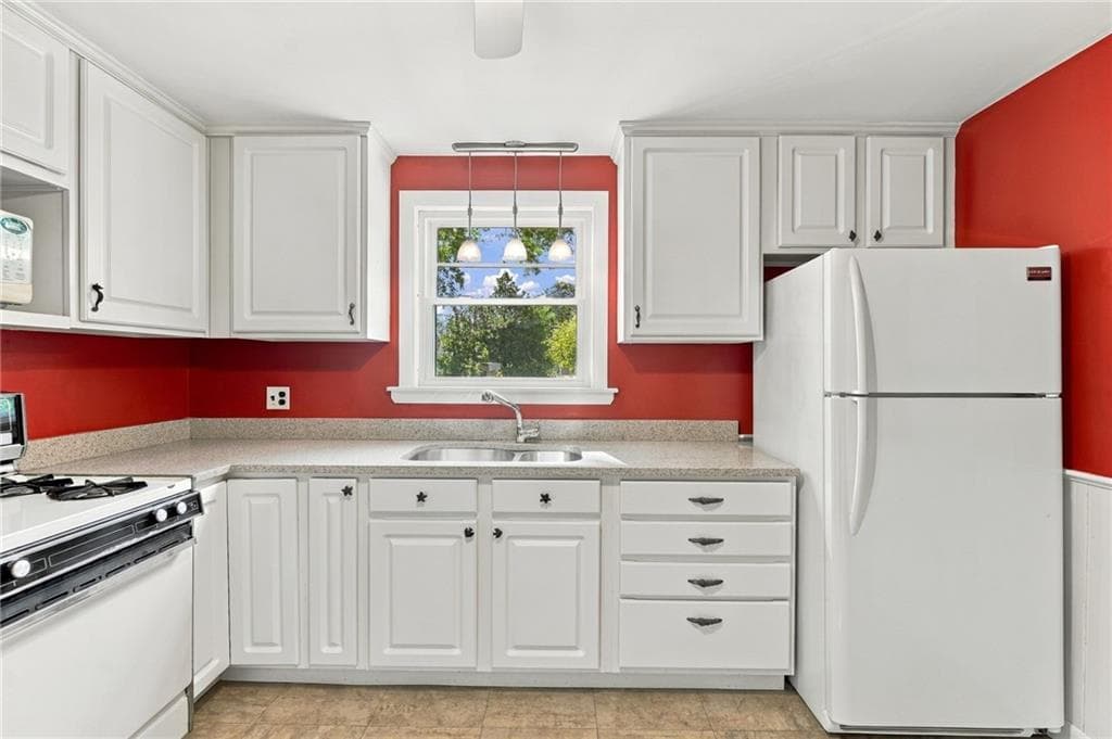 Single Family Residence at 143 Dorr Avenue, East Providence, photo 7 of 29