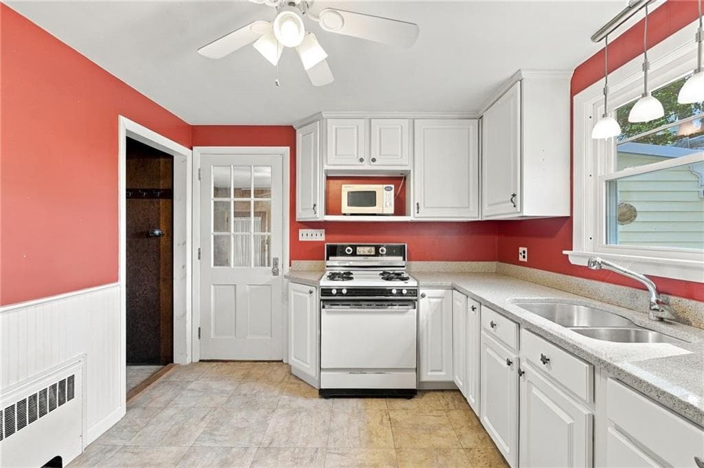 Single Family Residence at 143 Dorr Avenue, East Providence, photo 5 of 29