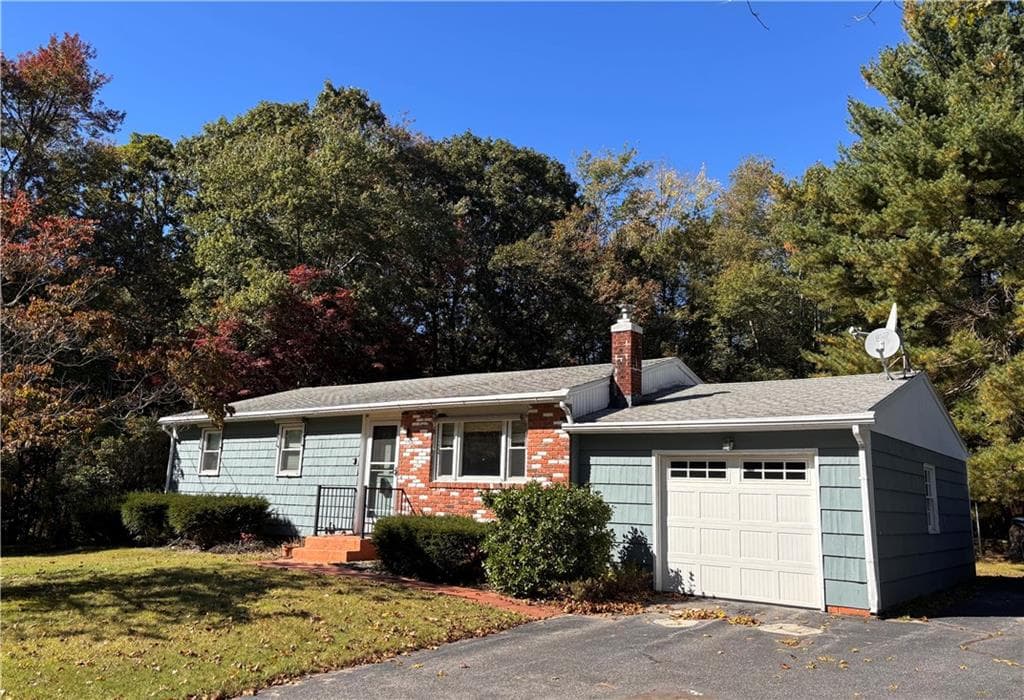 Single Family Residence at 595 Lafayette Road, North Kingstown, photo 2 of 17