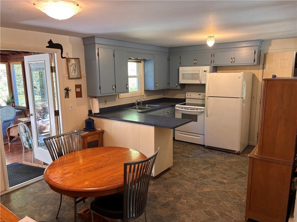 Single Family Residence at 595 Lafayette Road, North Kingstown, photo 8 of 17