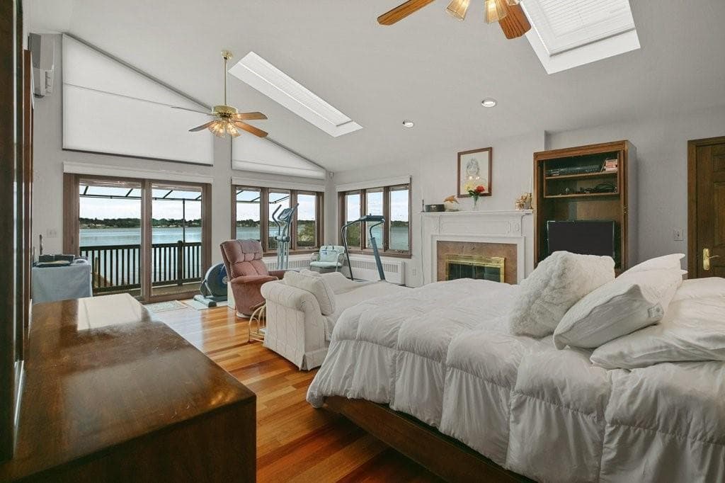 Single Family Residence at 68 Seaview Avenue N, Swansea, photo 20 of 37