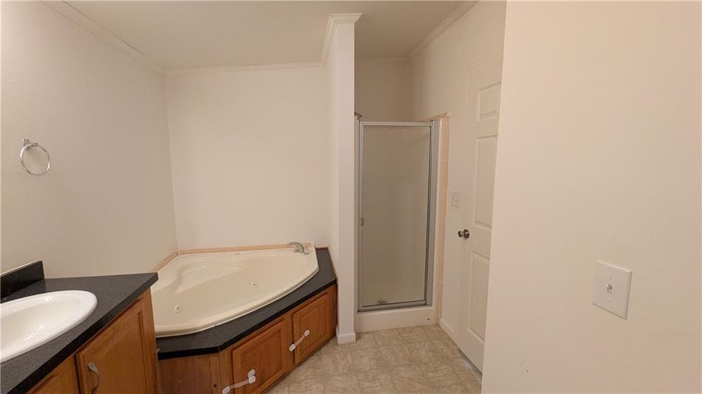 Single Family Residence at 10 Lisa's Way, Coventry, photo 13 of 20