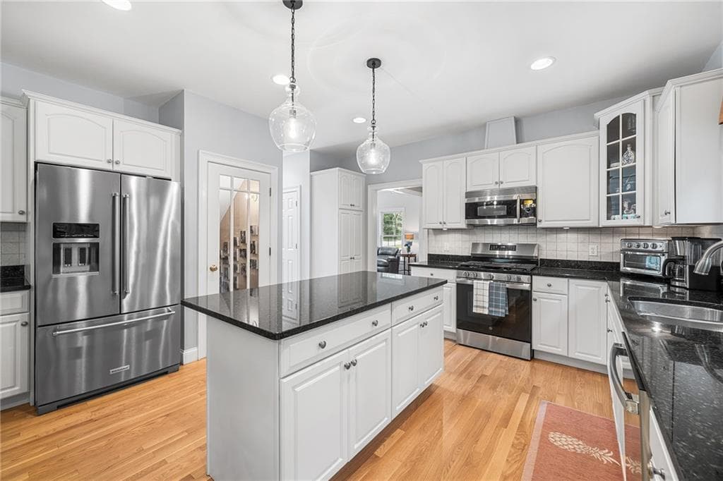 Single Family Residence at 128 Windmill Drive, South Kingstown, photo 10 of 50