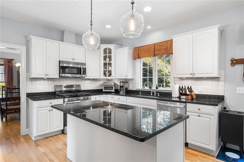Single Family Residence at 128 Windmill Drive, South Kingstown, photo 8 of 50