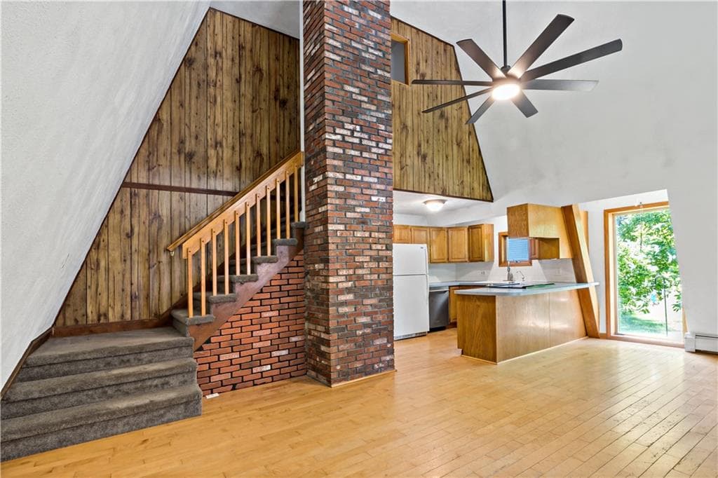 Single Family Residence at 10 Partridge Drive, Exeter, photo 6 of 34