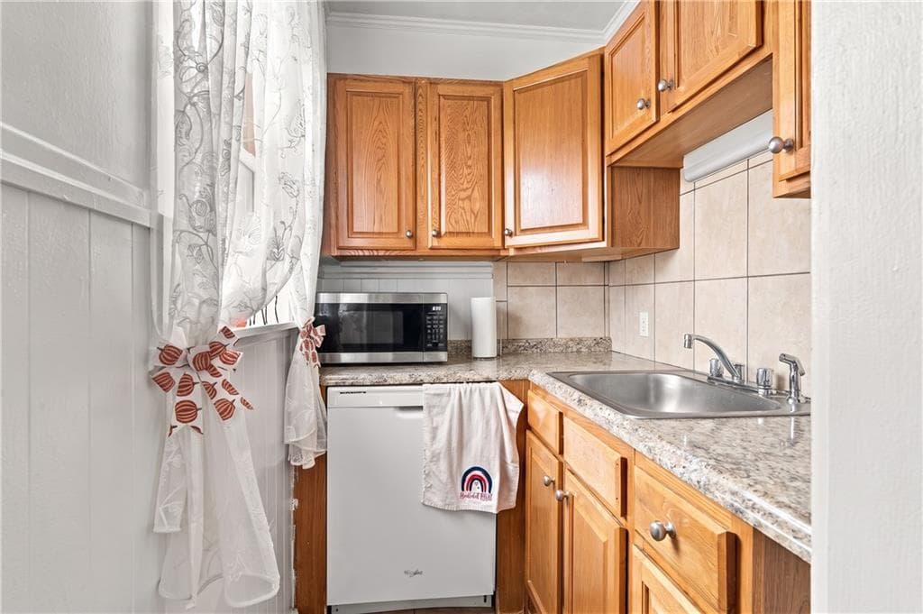 Multi Family at 214 Estes Street, Woonsocket, photo 10 of 50