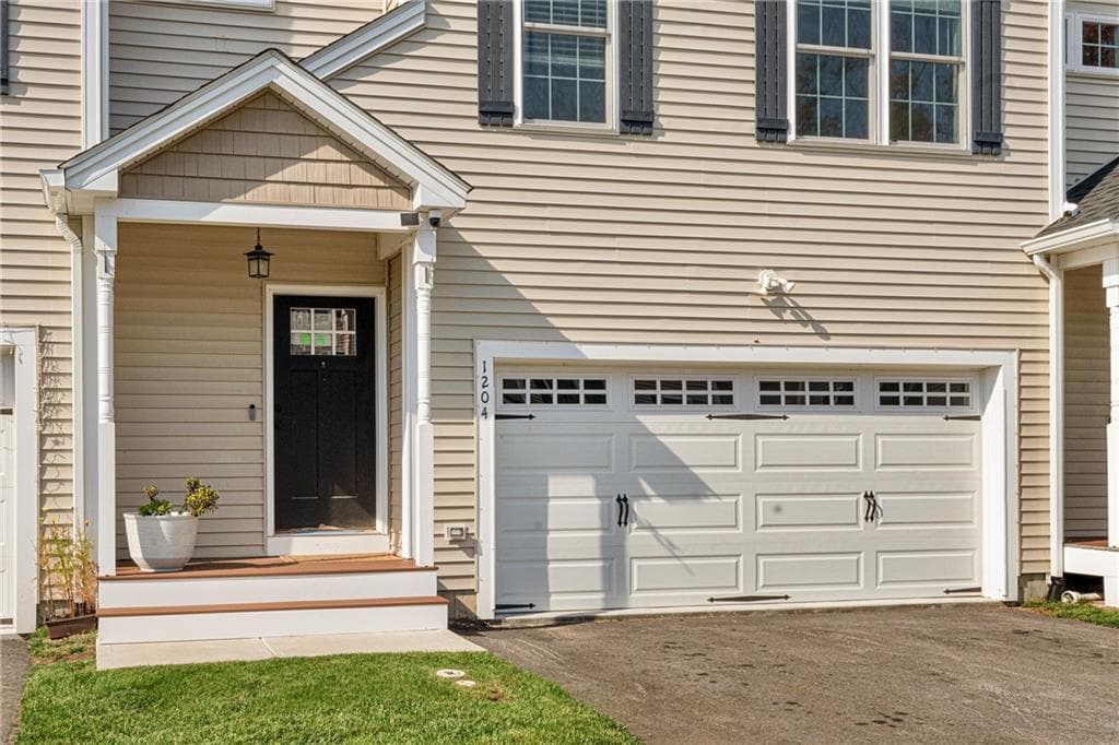 Condominium at 1204 Hunting Hill Drive, Cumberland, photo 2 of 31
