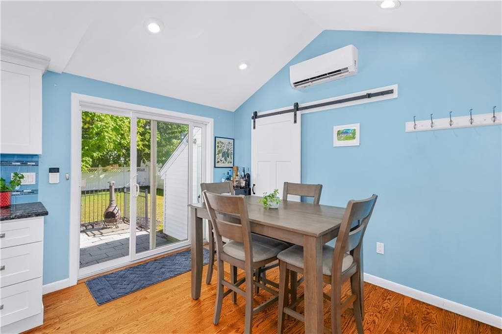 Single Family Residence at 20 Kinnicutt Avenue, Warren, photo 13 of 45