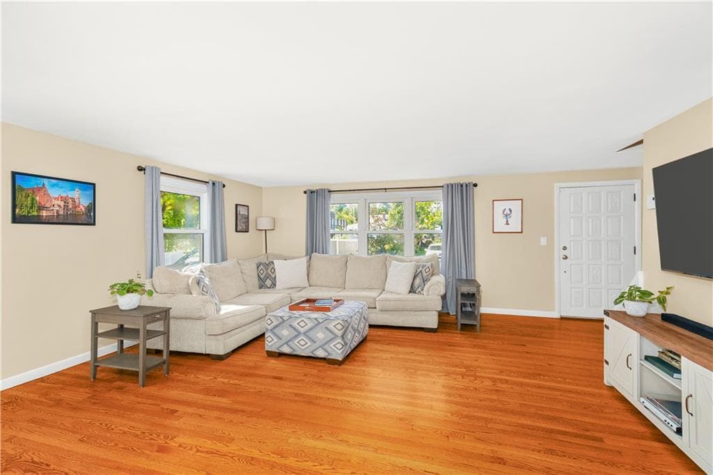 Single Family Residence at 20 Kinnicutt Avenue, Warren, photo 12 of 45