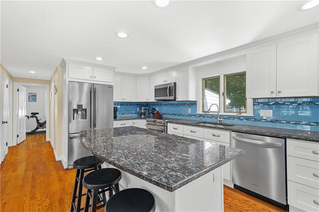 Single Family Residence at 20 Kinnicutt Avenue, Warren, photo 5 of 45