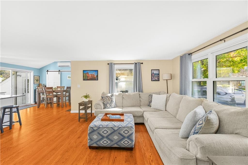 Single Family Residence at 20 Kinnicutt Avenue, Warren, photo 9 of 45