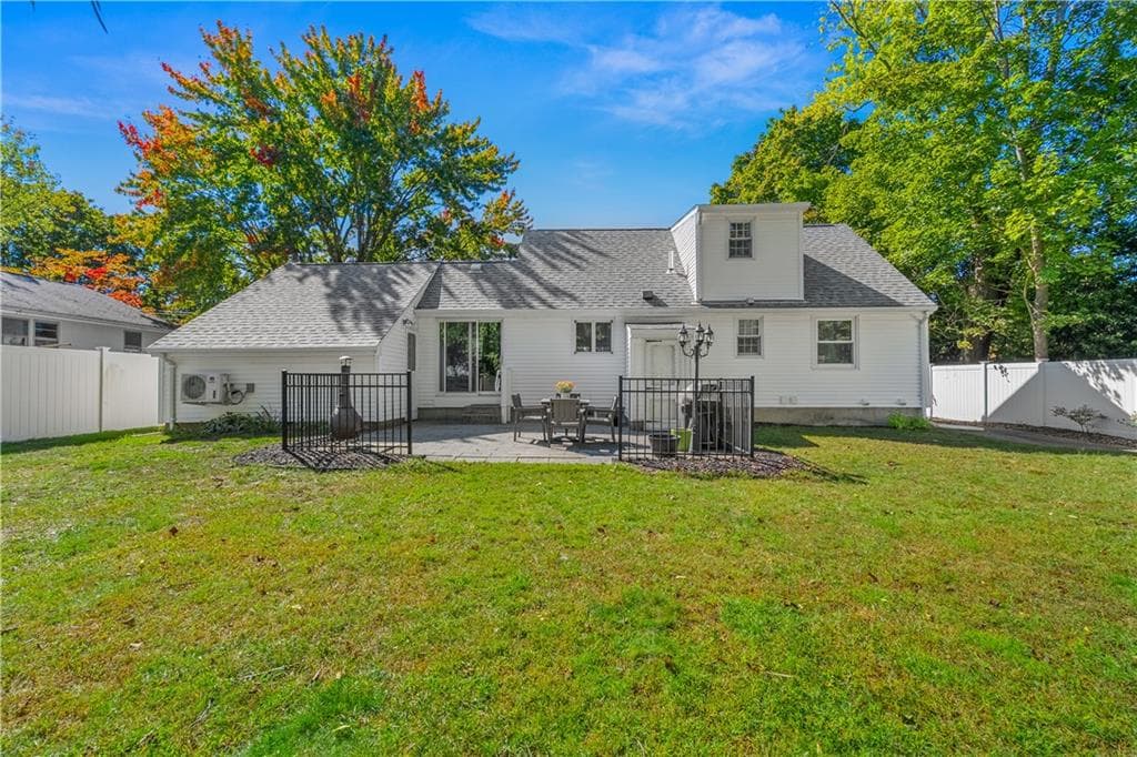 Single Family Residence at 20 Kinnicutt Avenue, Warren, photo 37 of 45