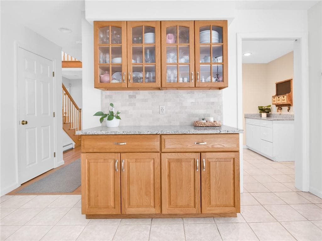 Single Family Residence at 87 Bakewell Court, Cranston, photo 17 of 46