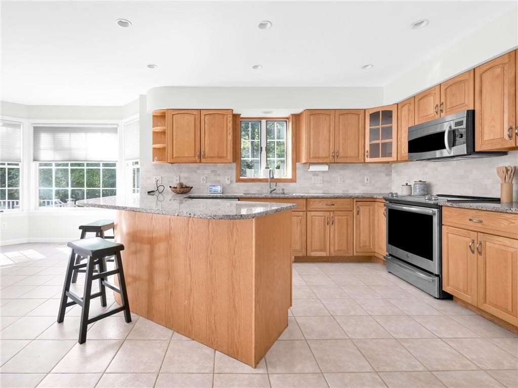 Single Family Residence at 87 Bakewell Court, Cranston, photo 15 of 46