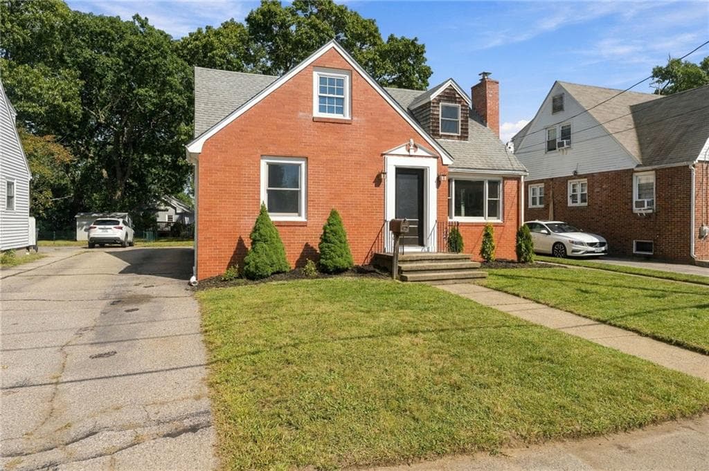 Single Family Residence at 386 Norwood Avenue, Warwick, photo 2 of 42