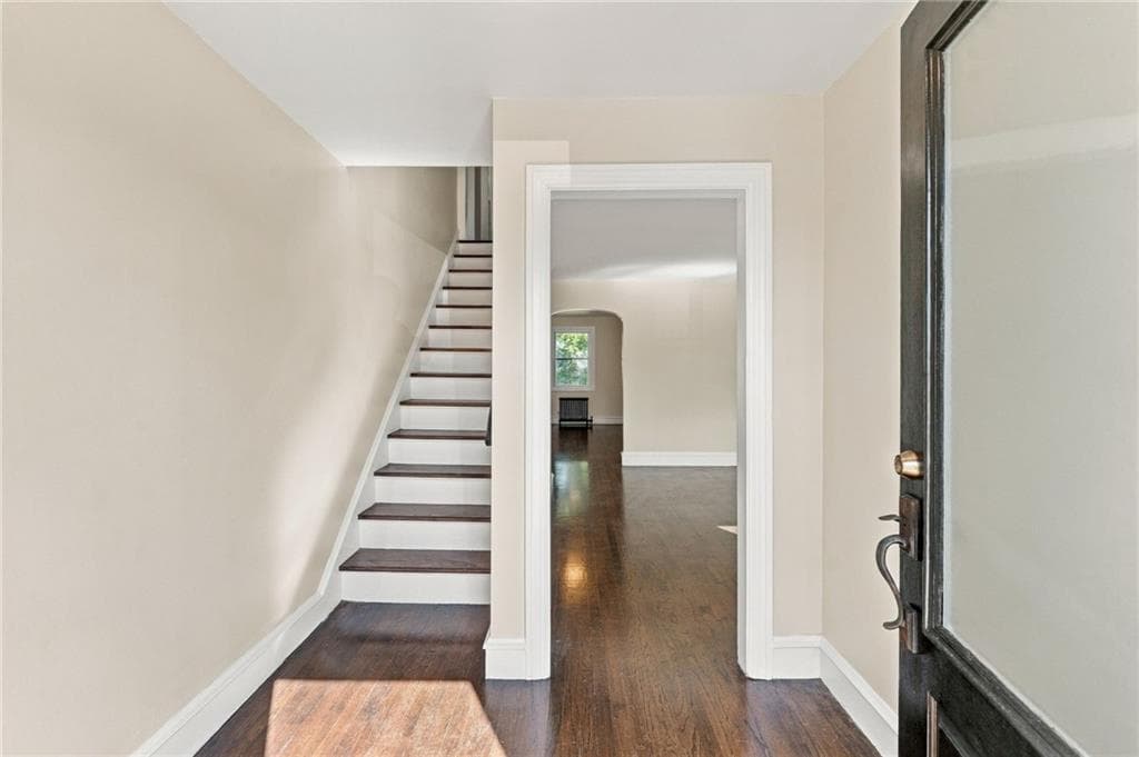 Single Family Residence at 386 Norwood Avenue, Warwick, photo 6 of 42
