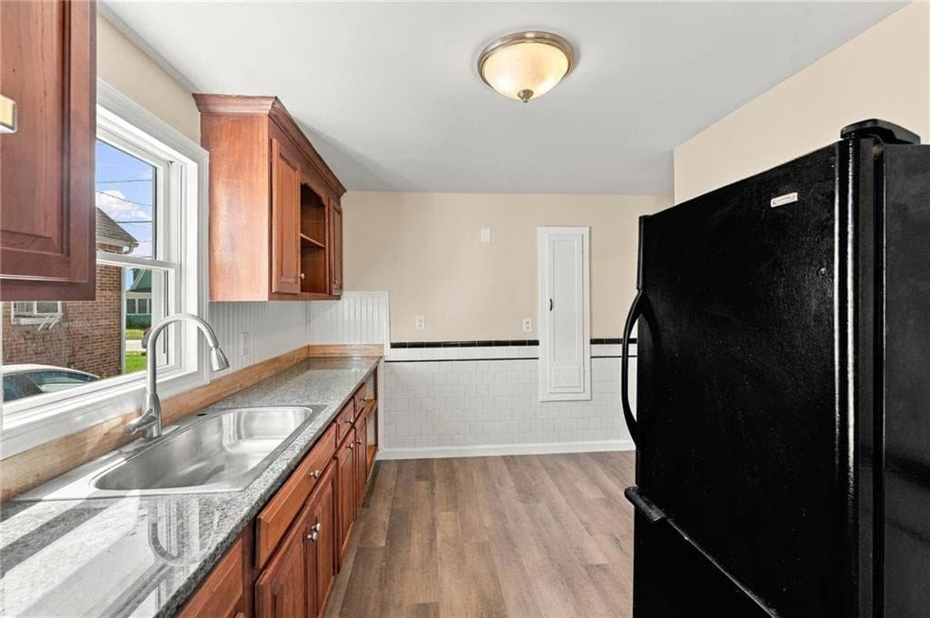 Single Family Residence at 386 Norwood Avenue, Warwick, photo 9 of 42