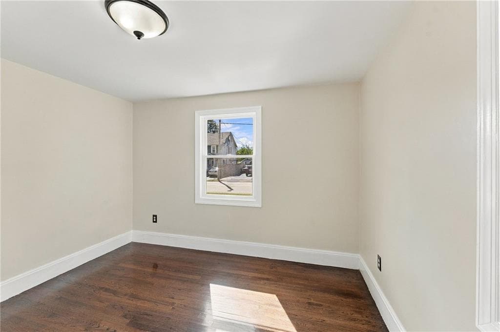 Single Family Residence at 386 Norwood Avenue, Warwick, photo 15 of 42