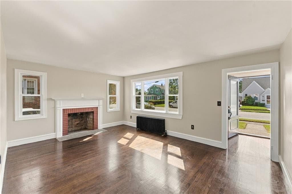 Single Family Residence at 386 Norwood Avenue, Warwick, photo 8 of 42