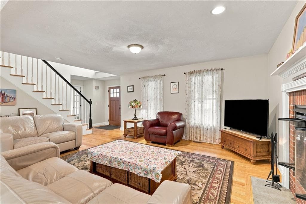 Single Family Residence at 43 A Old River Road, Lincoln, photo 14 of 48