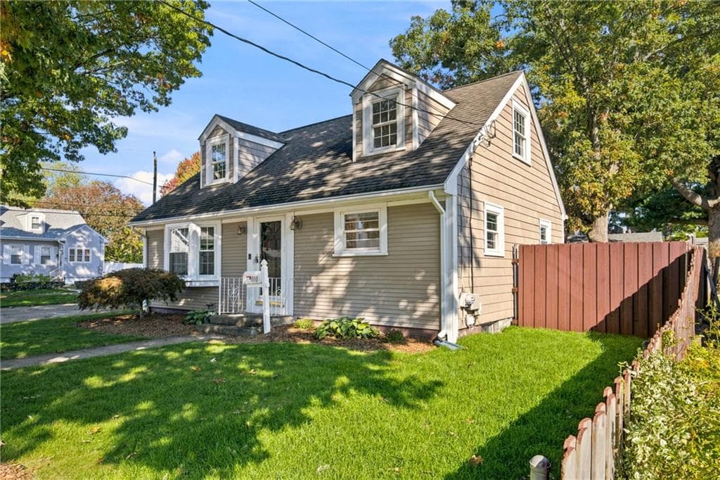 Single Family Residence at 100 Eaton Street, Pawtucket, photo 4 of 45