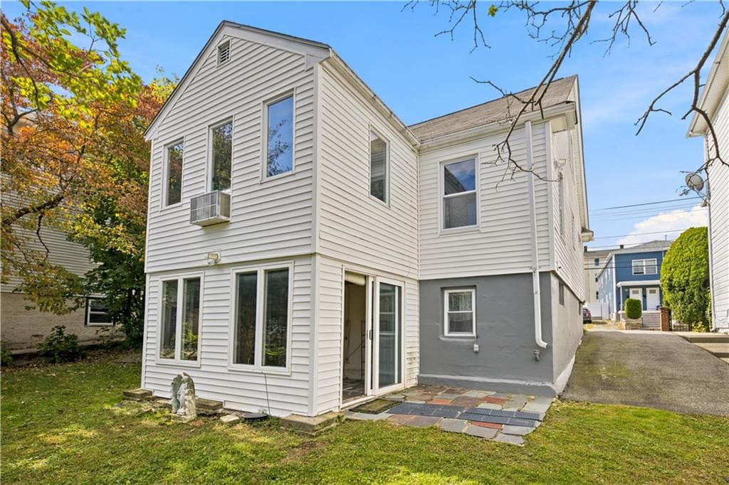 Single Family Residence at 476 East Avenue, Pawtucket, photo 3 of 35