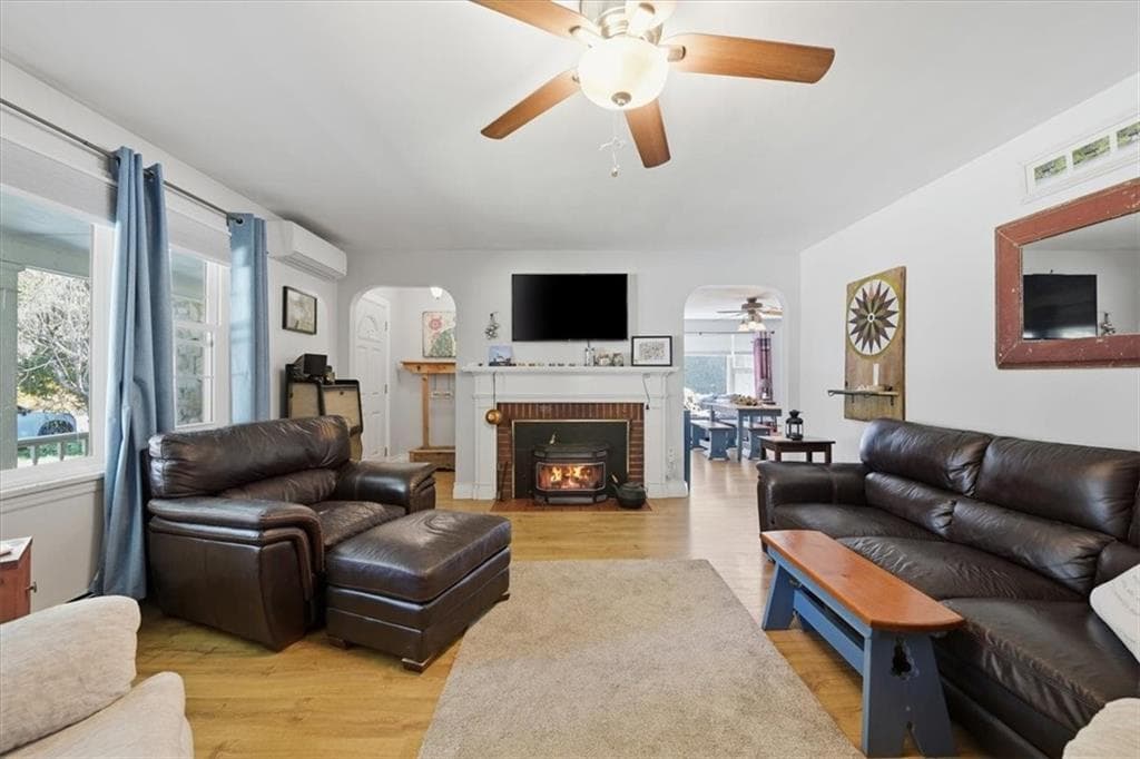 Single Family Residence at 131 Henry Street, Uxbridge, photo 12 of 35
