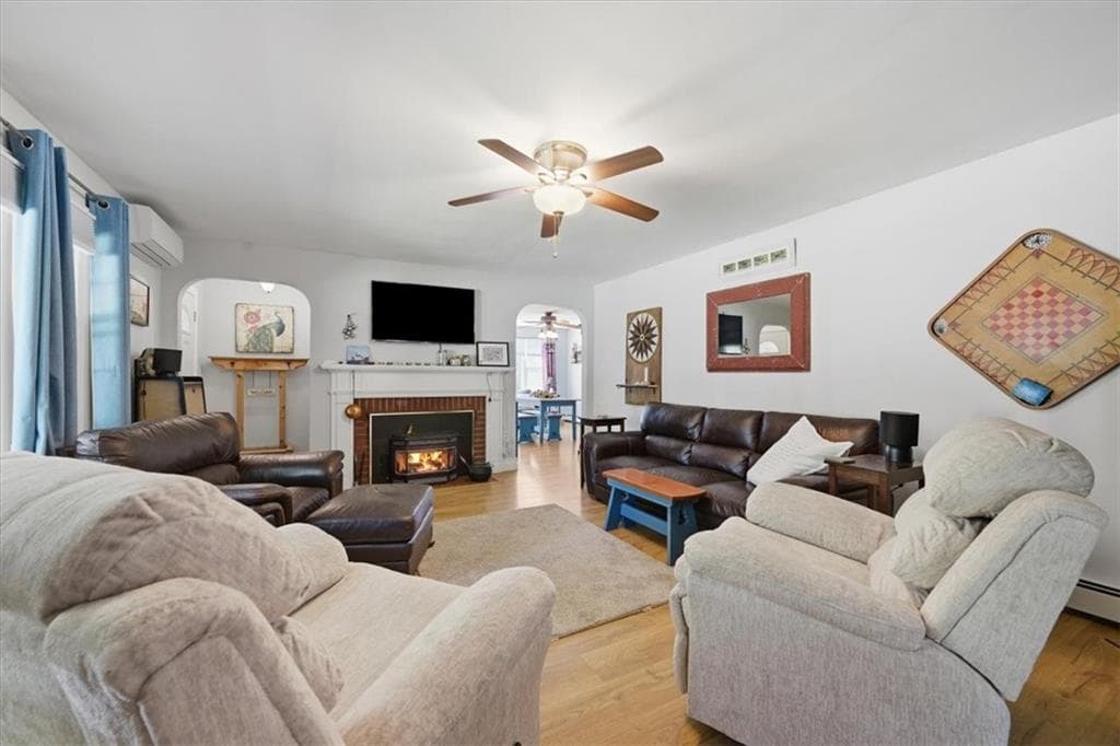 Single Family Residence at 131 Henry Street, Uxbridge, photo 11 of 35